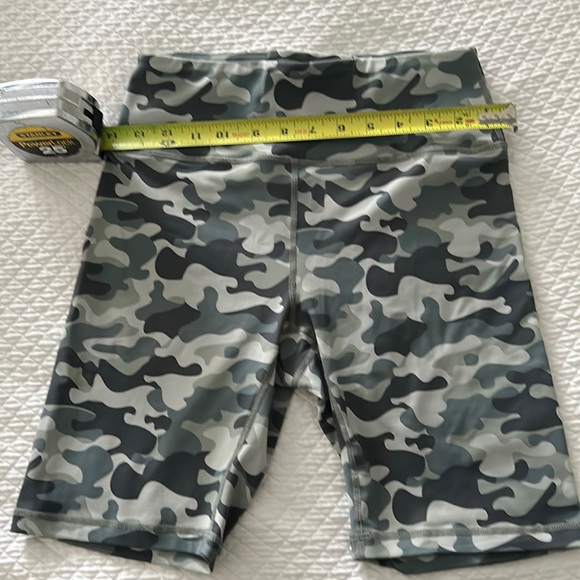 Spiritual Gangster Camo Biker Shorts Size M - Picture 1 of 5